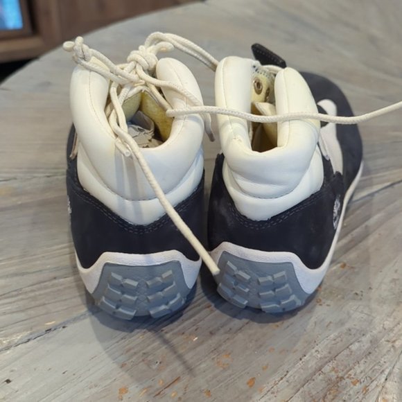 Like NEW Timberland Field Leather Boots - Picture 4 of 9